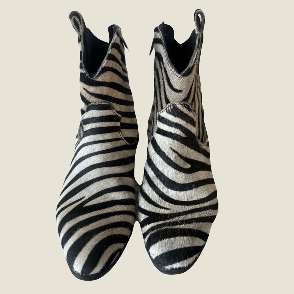 NWT Divine Follie Womens EU 38‎ | US 7.5 Zebra Calf Hair Ankle booties …